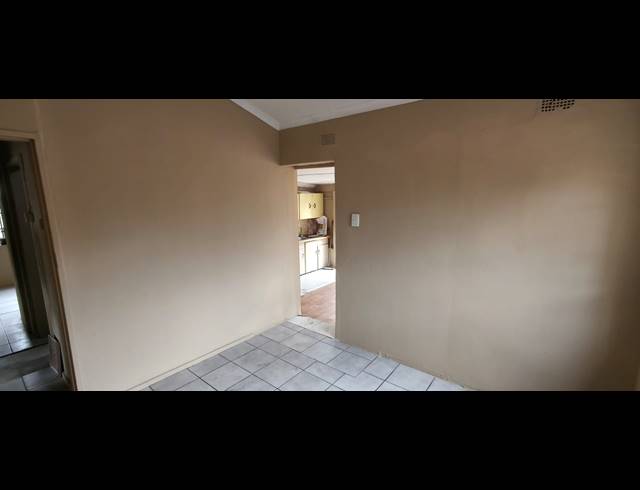 2 BEDROOM HOUSE FOR SALE IN OOS EINDE